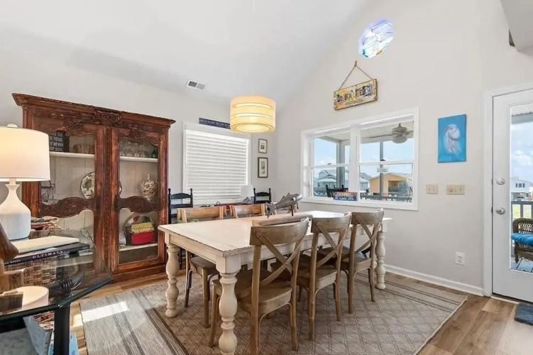 Heaven's Anchor 3 Bedroom Home by RedAwning