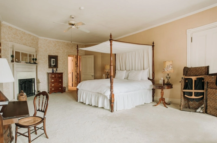 Deluxe Double Suite with mountain view