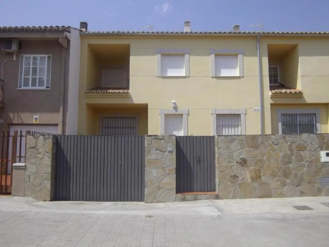 3 Bedrooms Cottage