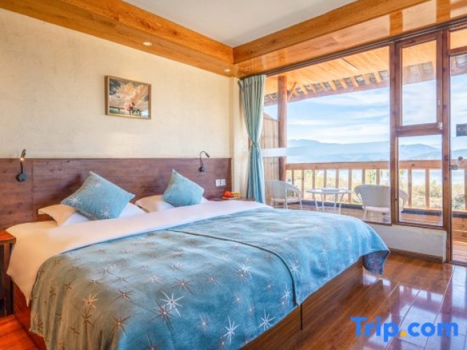 Standard Double room with lake view