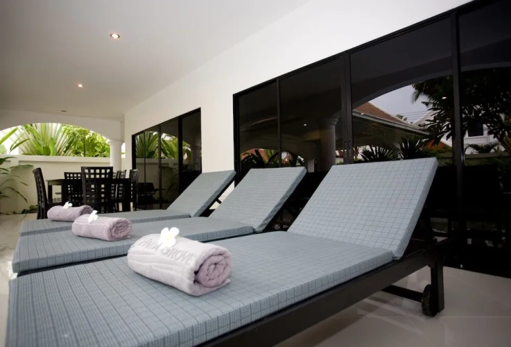 3 Bedrooms Villa with balcony