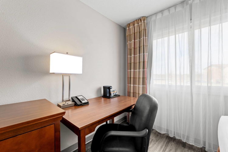 Travelodge Suites By Wyndham Regina / Eastgate Bay photo 6