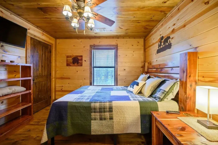 Whitetail Retreat Cabin for 13!