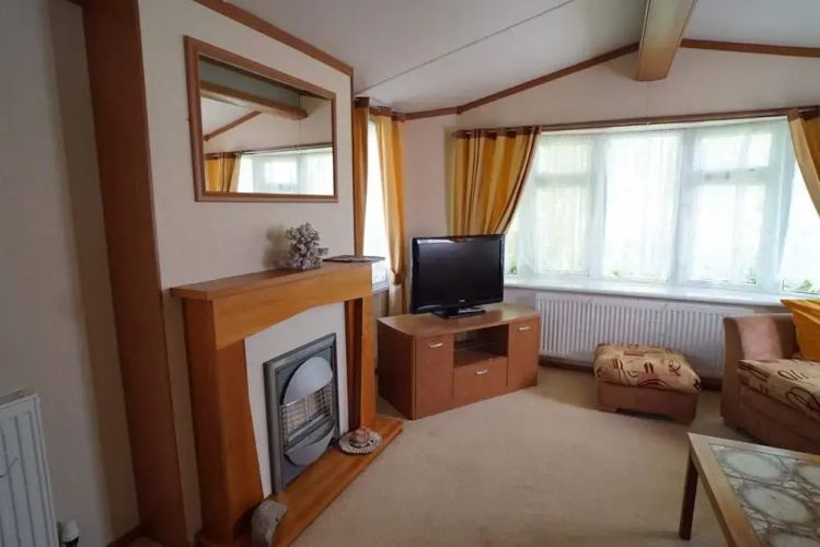 2 Bedroom Caravan at Heacham Beach With Decking