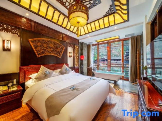 Deluxe Family Suite with river view