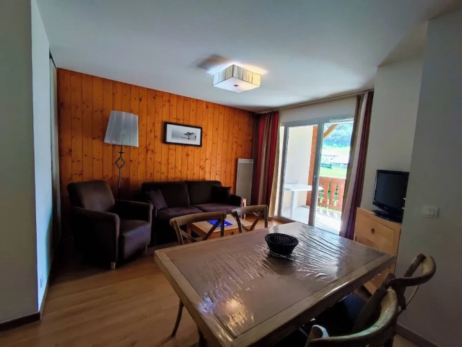 Classic Apartment with mountain view
