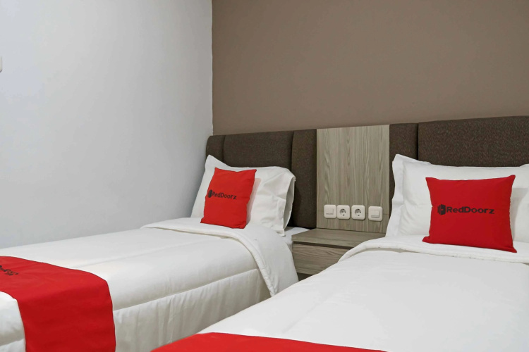 RedDoorz Plus @ Kemayoran 2