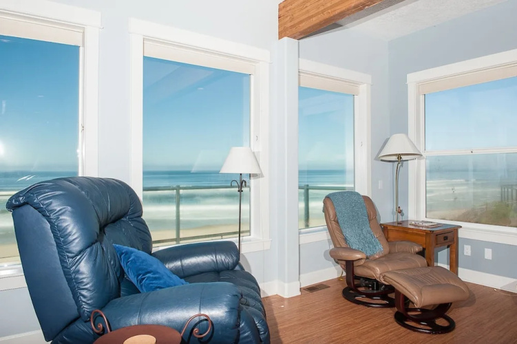 Roads End Light 4 Br home by RedAwning