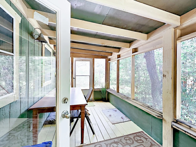 10202 Wommack Rd Cabin