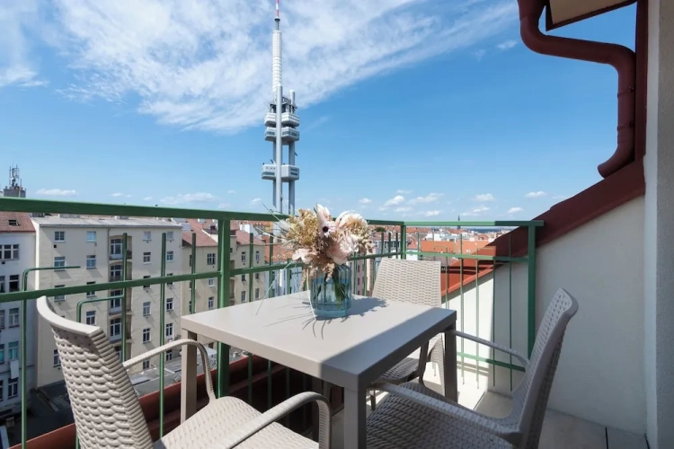 2 Bedrooms Luxury Apartment with city view