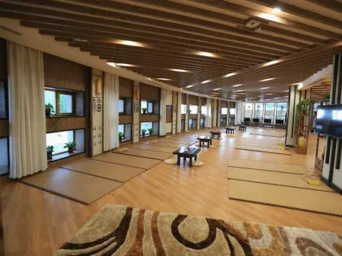 Huanren Longxing International Hotel