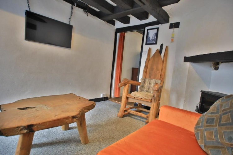 2 Bedrooms Cottage