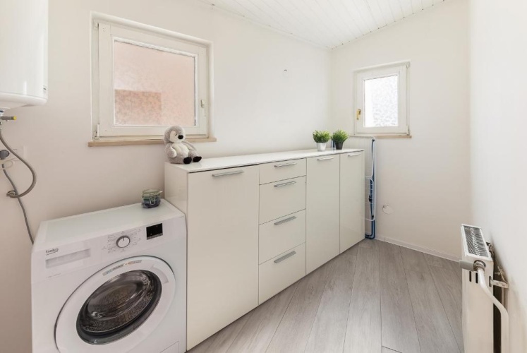3 Bedrooms Apartment
