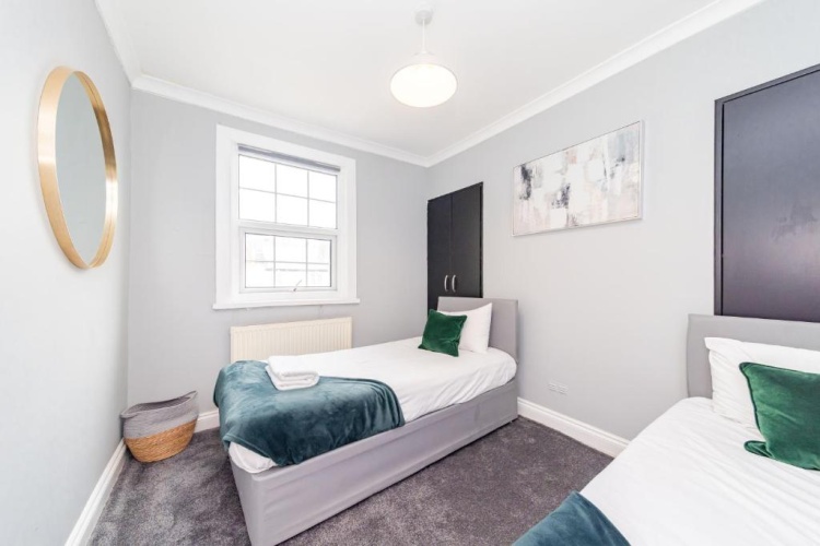 Cosy three bedroom flat next brighton seafront SLEEP 8
