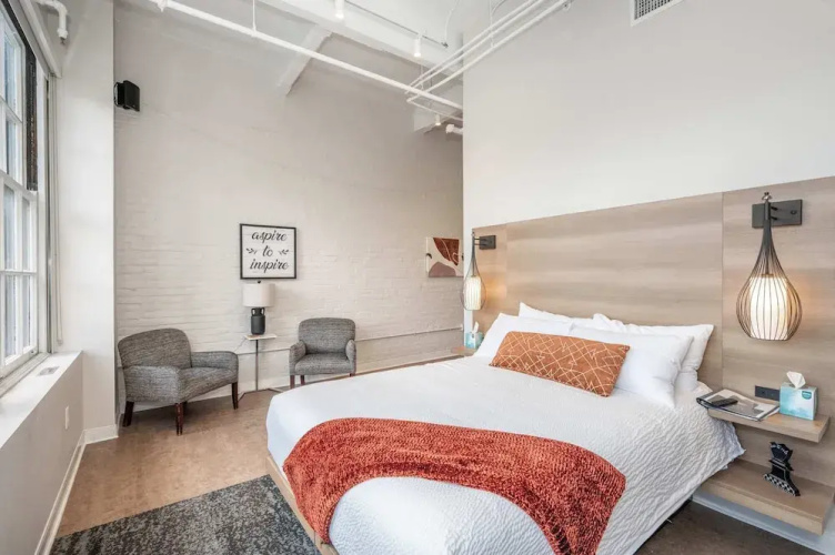 The 333 Suites For 24 Guests