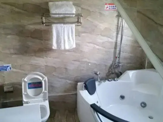 Shucheng Qibajiu Express Hotel