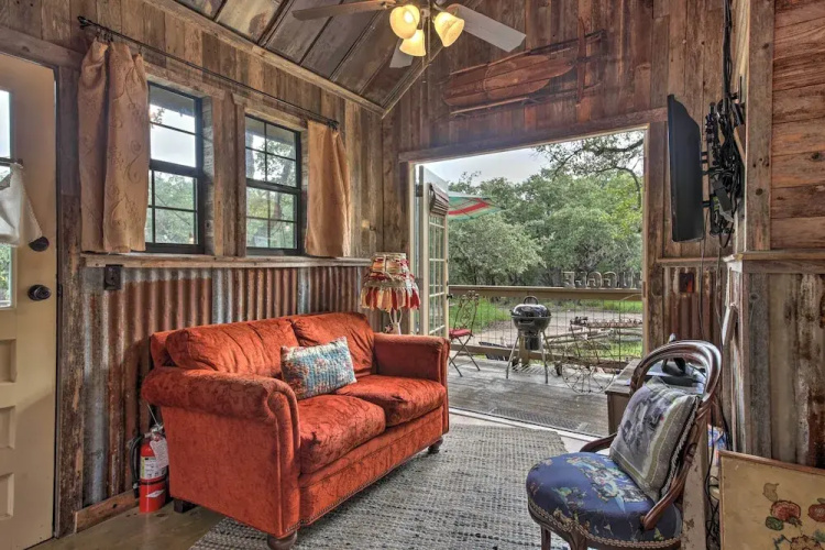Snuggle Inn' Wimberley Cabin w/Fire Pit+Deck