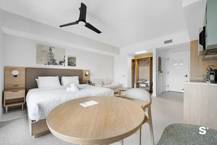 Skyline Chic Downtown Studio Getaway