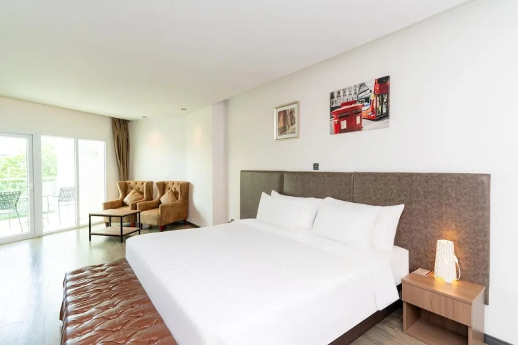 Double Junior Suite with balcony and with city view