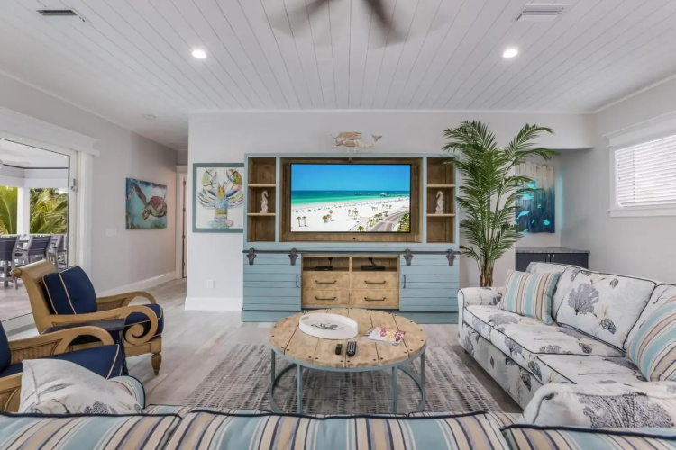 Snook Lookout - 211 Oak Ave
