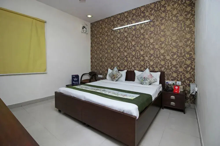 OYO Flagship 5383 Hotel Under Bridge Inn