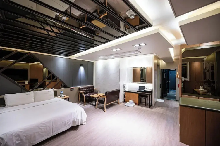 Hotel Bom