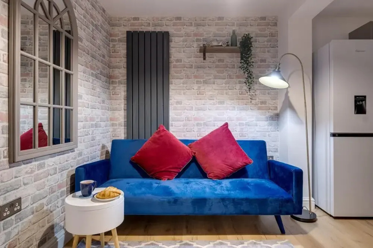 Night Stay - Alpha House