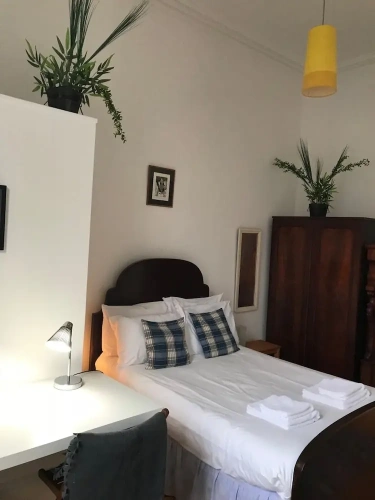 5 Bedrooms Apartment