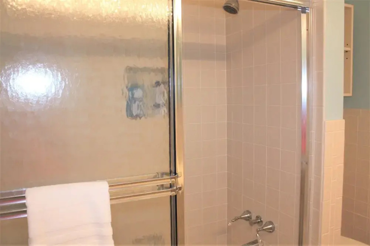 Aloha Kai - Unit 20- Beautifully Updated! 2 Bedrooms 2 Bathrooms Apts