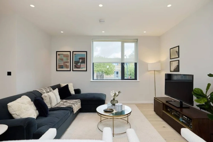 2 Bedrooms Apartment