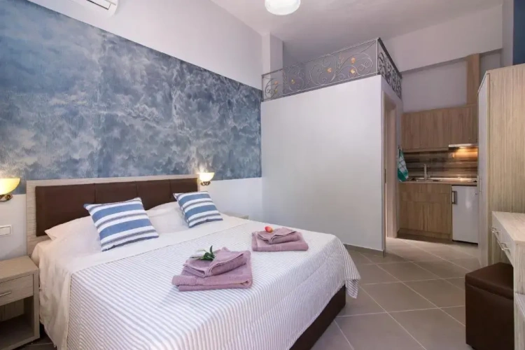 Standard Triple room
