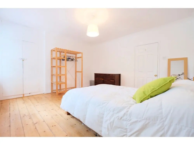 Beautiful, Bright and Spacious Flat for 4