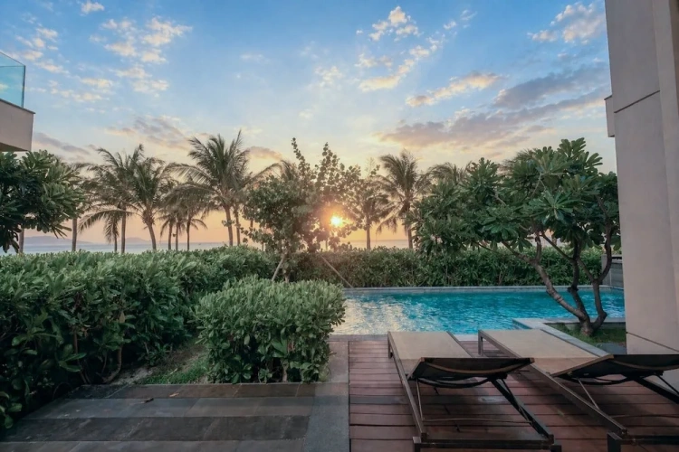 3 Bedrooms Villa beachfront