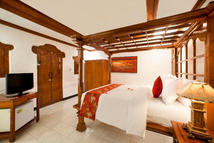 Deluxe Suite with balcony
