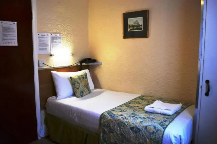 Falcon Hotel