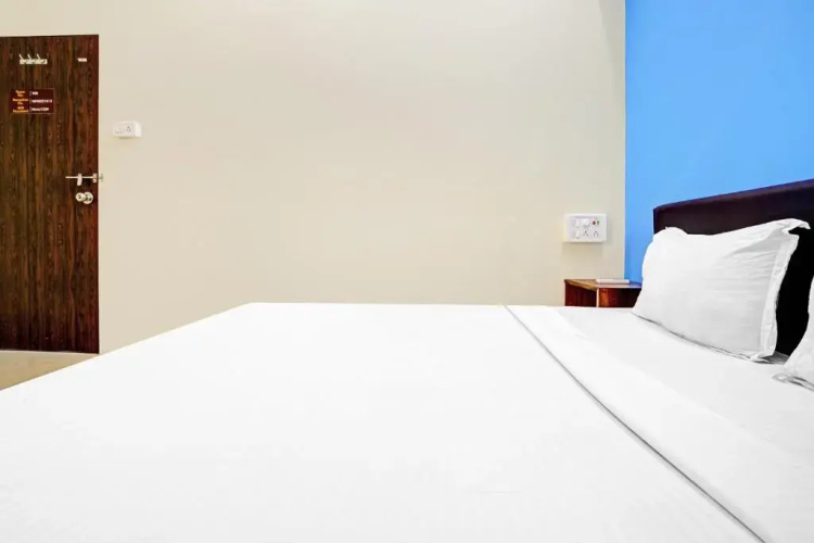 OYO 80576C Hotel Nova Rooms
