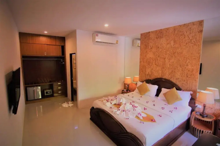 Bangrak Pier Resort
