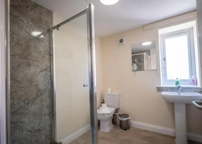 2 Bedrooms Apartment