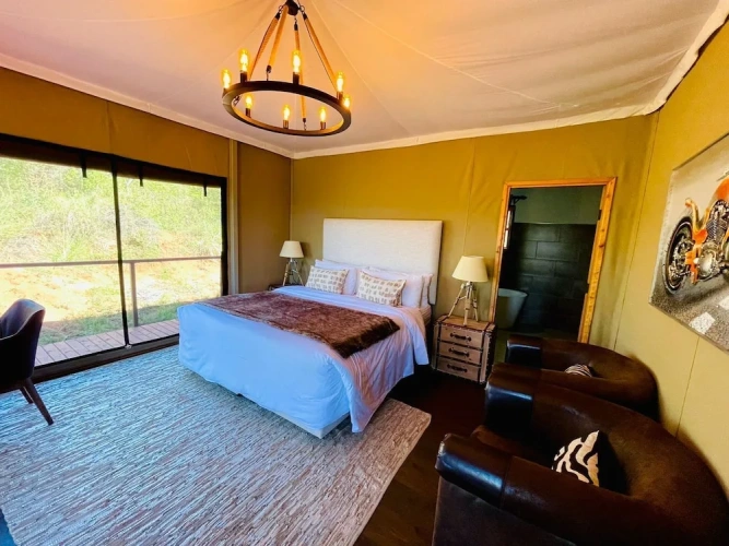 2 Bedrooms Superior Suite with park view