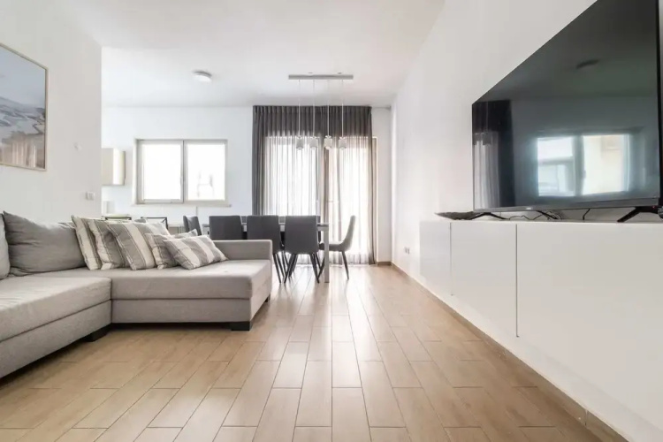 Jaffa- Beautiful 3 Bedroom Apartment Best Location