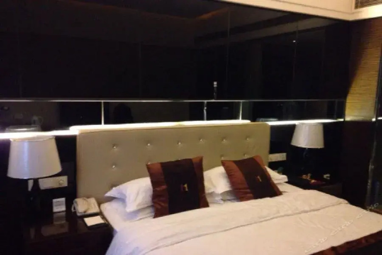Romantic Hotel