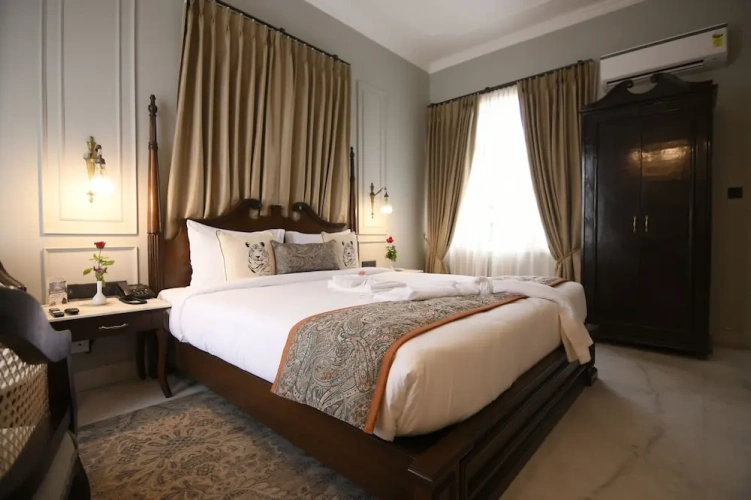 Standard Club room