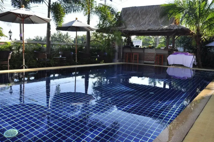 Baan Chayna Hotel