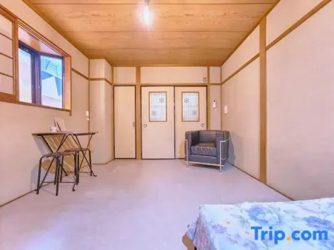 Private single room 2F with shared bath and toilet