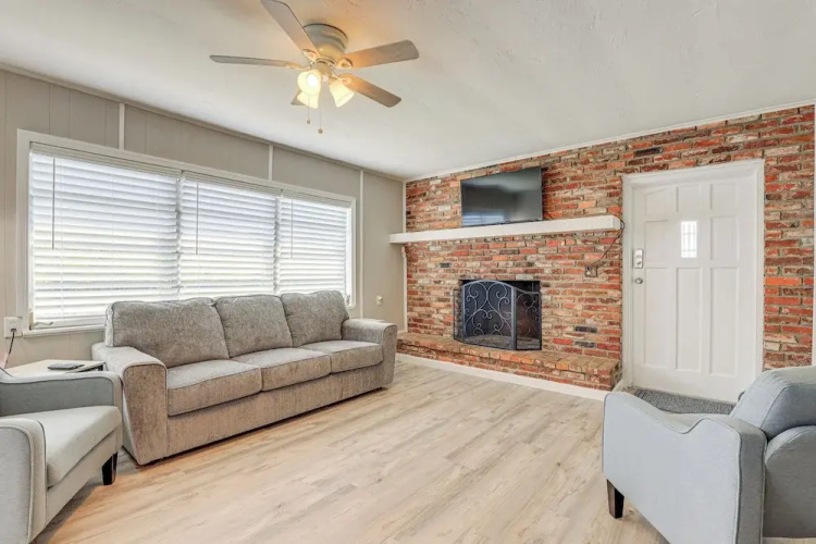 Sun-soaked Okeechobee Retreat w/ Canal Views!