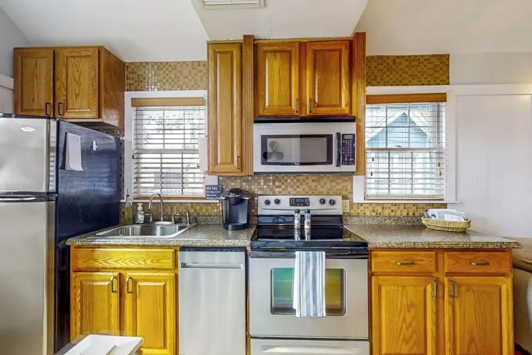 Vanilla Cottage on 30-acre Preserve!