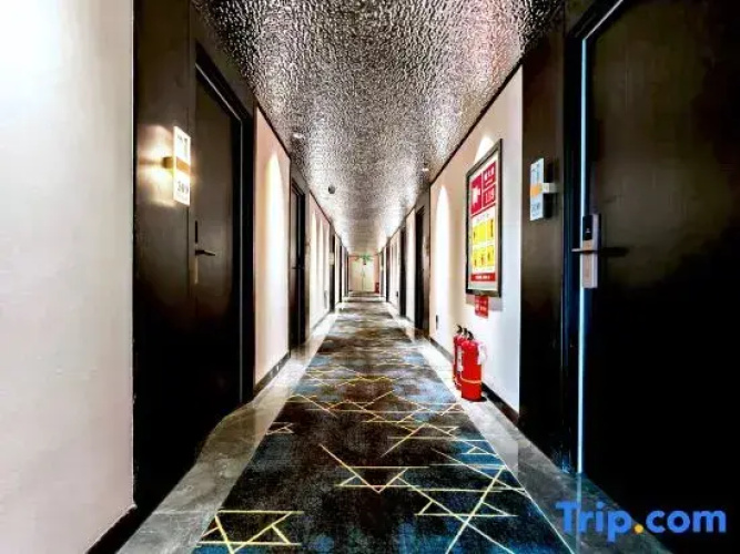 Urumqi Slow Theme Hotel