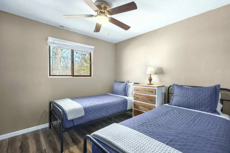 White Oak Landing Spacious 6 BDR w/ Boat Slip!