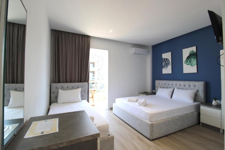Standard Triple room with balcony