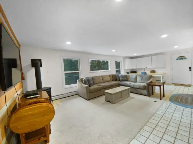 Daniels Mountain View Log 4 Bedroom Home by RedAwning